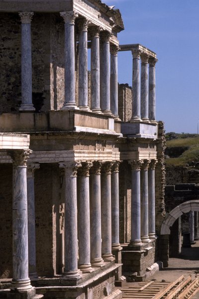 Vue du théâtre, commencé en 24 av. J.-C. - Roman